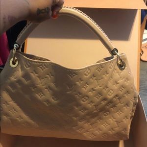 Louis Vuitton Artsy MM bag